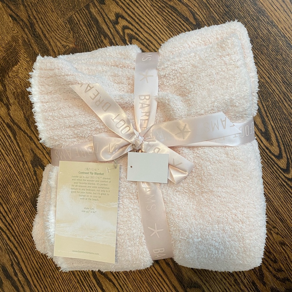 NWT barefoot dreams blanket - pale pink